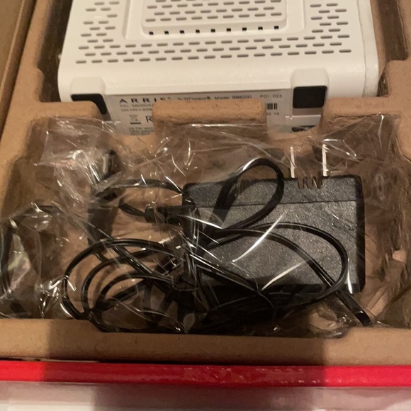 ARRIS Surfboard SB8200 DOCSIS 3.1 Cable modem 2 1GB+ Illuminate monthly fees - Picture 9 of 13